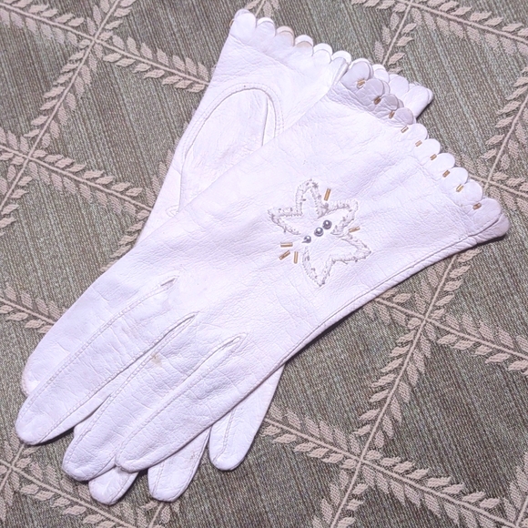 unmarked Accessories Vintage Winter White Delicate Kidskin Gloves With Embroidery Poshmark